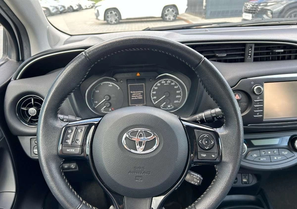 Toyota Yaris cena 59900 przebieg: 79497, rok produkcji 2018 z Głubczyce małe 436